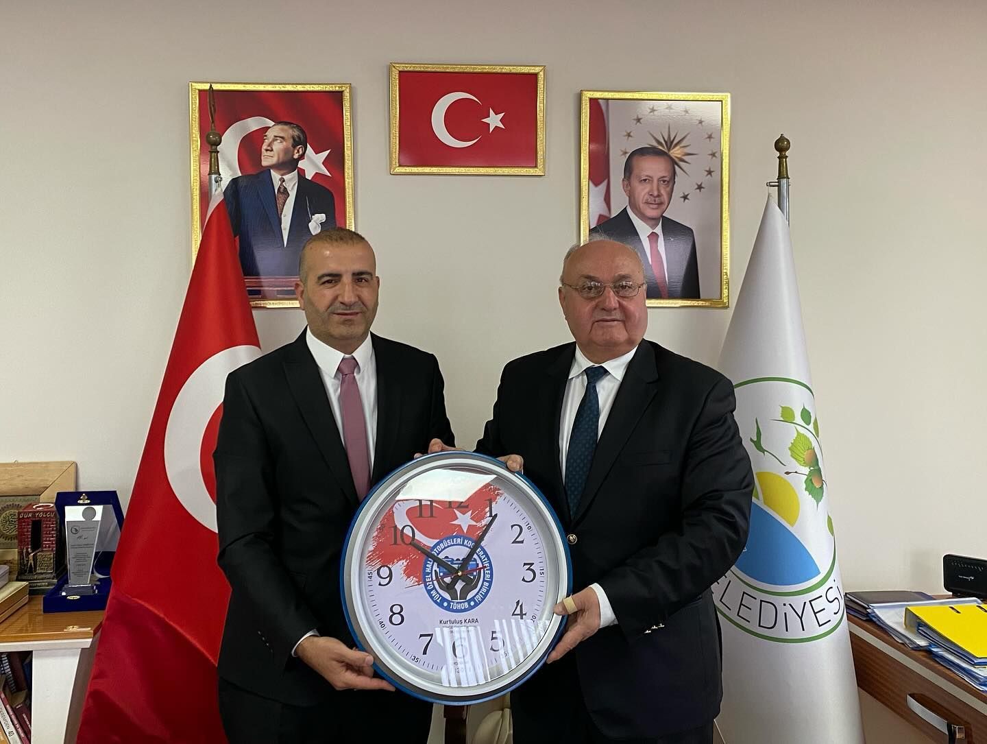 TÖHOB Genel Başkanı Kurtuluş KARA, Ankara Şöförler Odası Başkanı ve Gölyaka Şöförler Odası Başkanı'nın belediyemizi ziyaret ettiler.