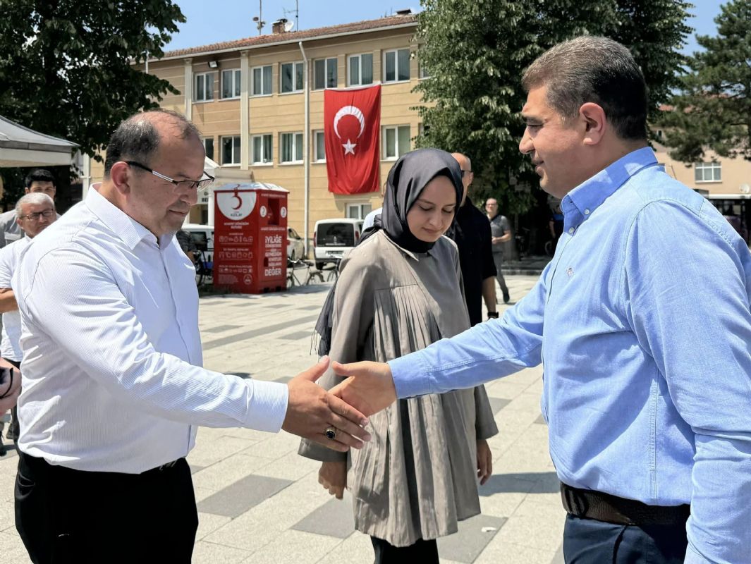 Düzce’nin Gölyaka ilçesinde her yıl geleneksel olarak düzenlenen Kardüz Yaylası Kadırga Şenlikleri bu yıl Otçu Yürüşü ile başladı.