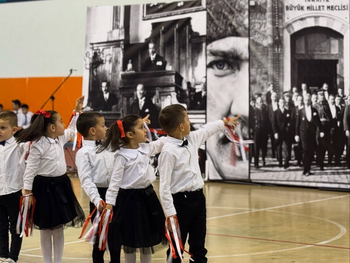 Cumhuriyetimizin 102. Yılı Gölyaka’da Gurur ve Coşkuyla Kutlandı 